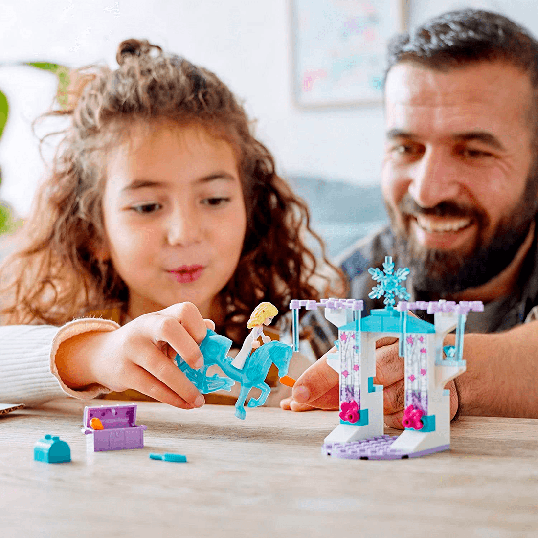 Kit Lego® Disney Elsa Y El Establo De Hielo 43209 - 53 piezas